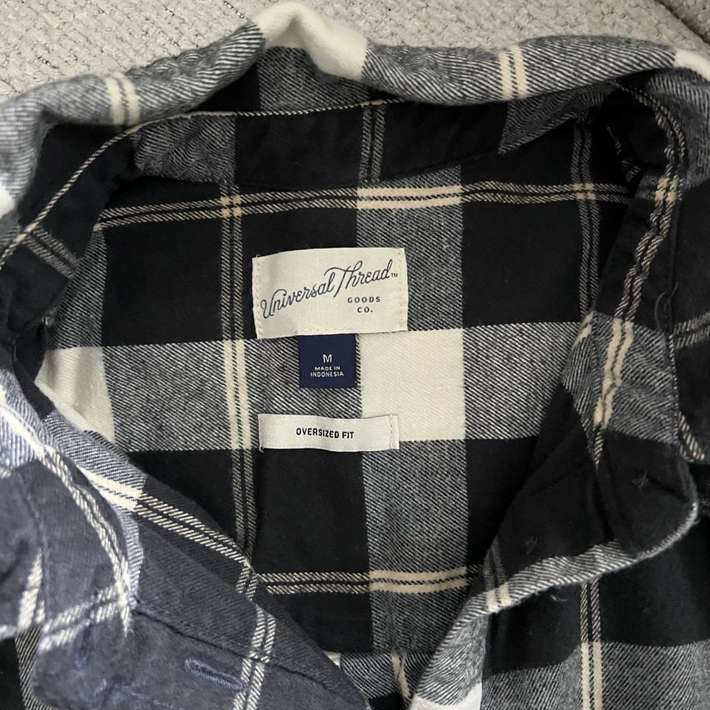 Universal Thread Oversized Flannel - Picture 2 of 3